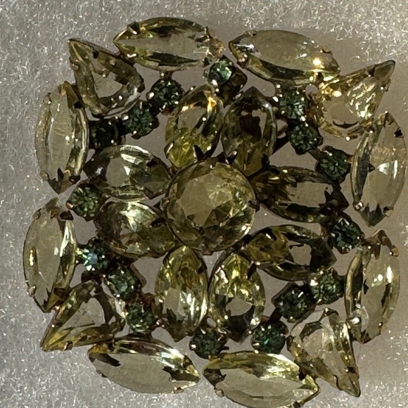 Jonquil and Green Rhinestone Brooch - Picture 6 of 6